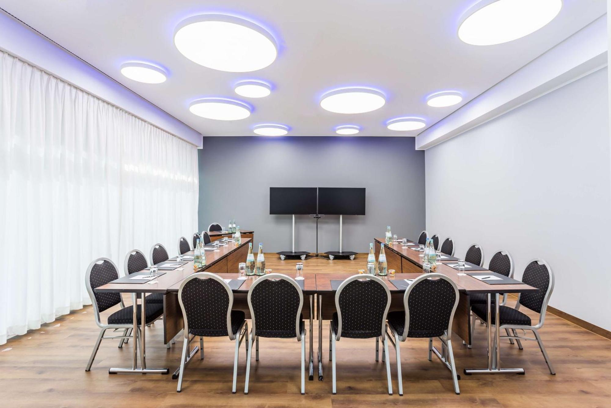 Hotel Radisson Blu Conference Hotel, 4*