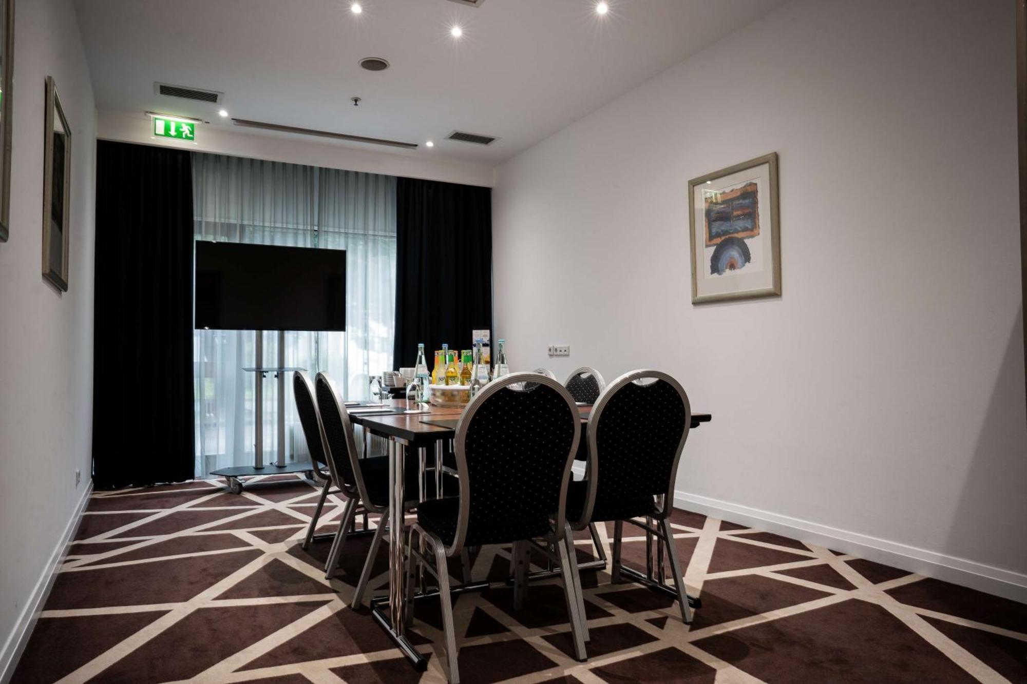 Radisson Blu Conference Hotel, 4*