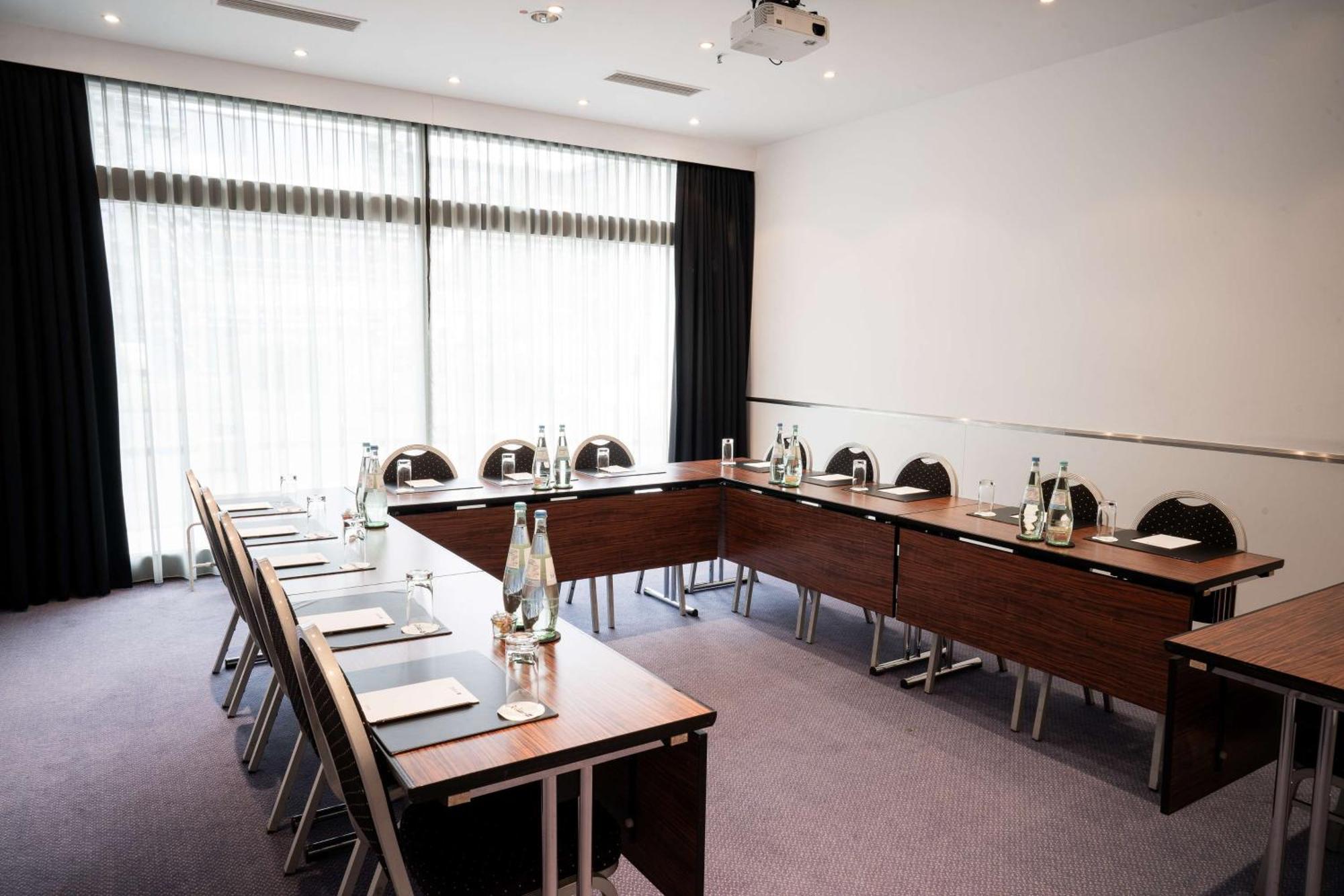 Radisson Blu Conference Hotel, 4*