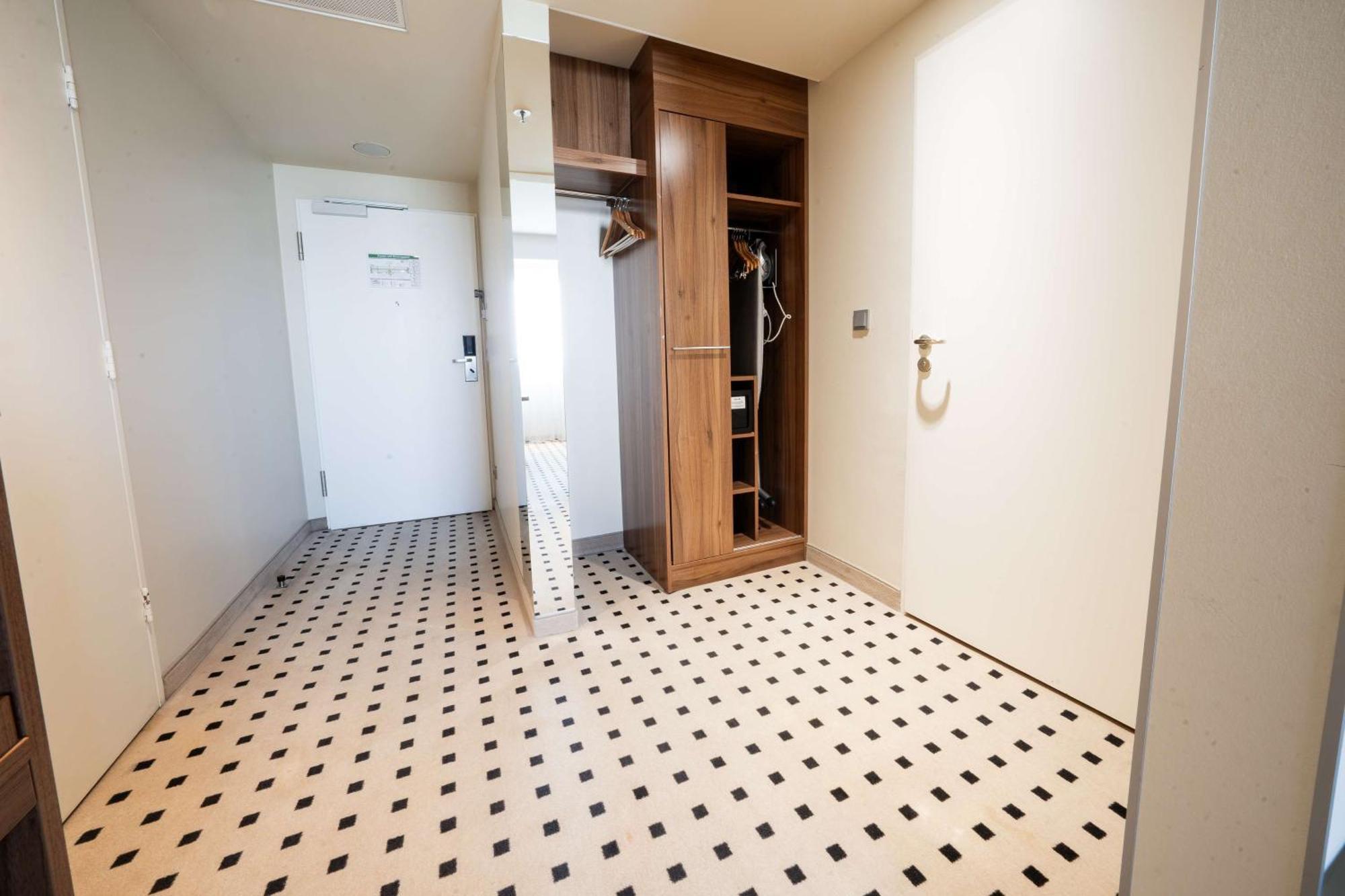 Hotel Radisson Blu Conference Hotel, 4*